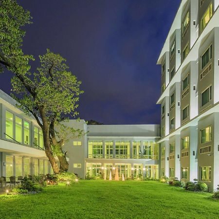 Microtel By Wyndham Up Technohub Quezon City Exterior photo