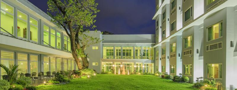 Microtel By Wyndham Up Technohub Quezon City Exterior photo